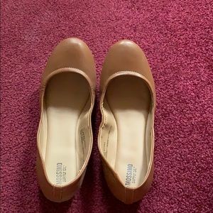 Brown ballet flats